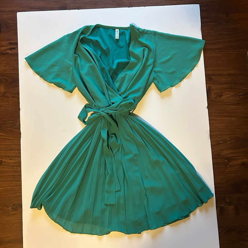 Grecerelle Green Dress Size Small Flowy Tie Dress Formal Elegant